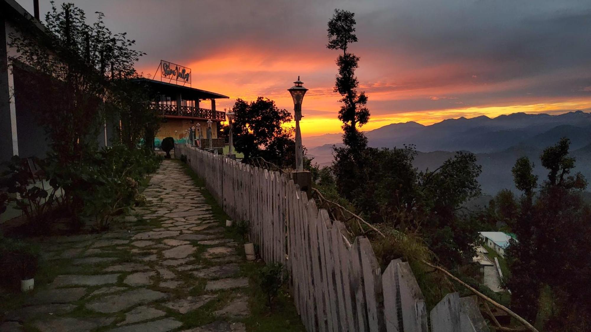 Shiva Valley Resort Kokhliyal Gaon Bagian luar foto